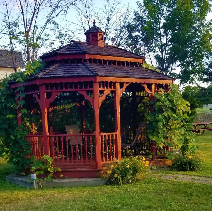 Lake Erie Lodge Buitenkant foto